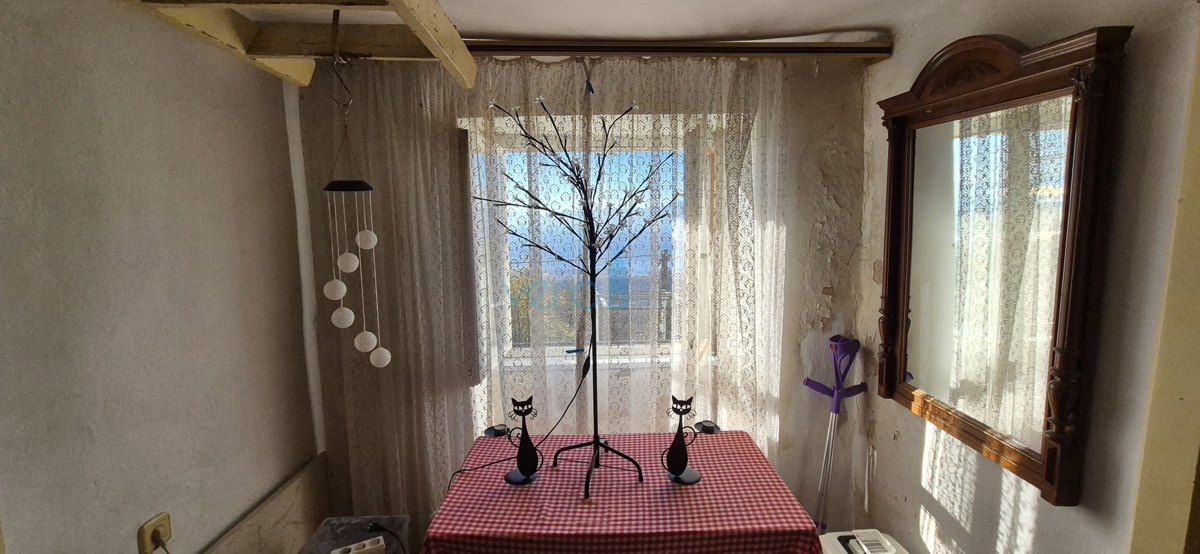 Bakar, Hreljin - casa bifamiliare in pietra, vista mare, giardino 821 m2 + terreno edificabile 876 m2, vendita