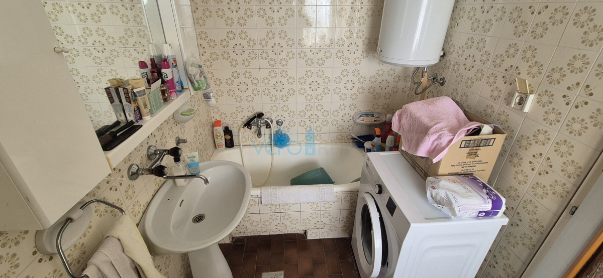 Bakar, Hreljin - casa bifamiliare in pietra, vista mare, giardino 821 m2 + terreno edificabile 876 m2, vendita