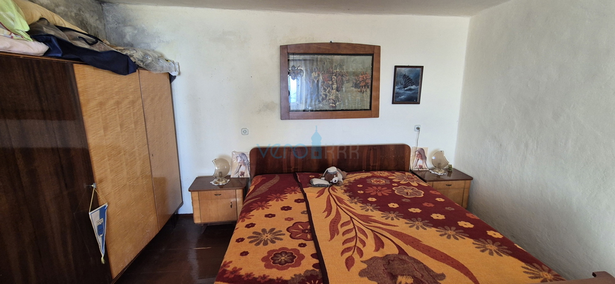 Bakar, Hreljin - casa bifamiliare in pietra, vista mare, giardino 821 m2 + terreno edificabile 876 m2, vendita