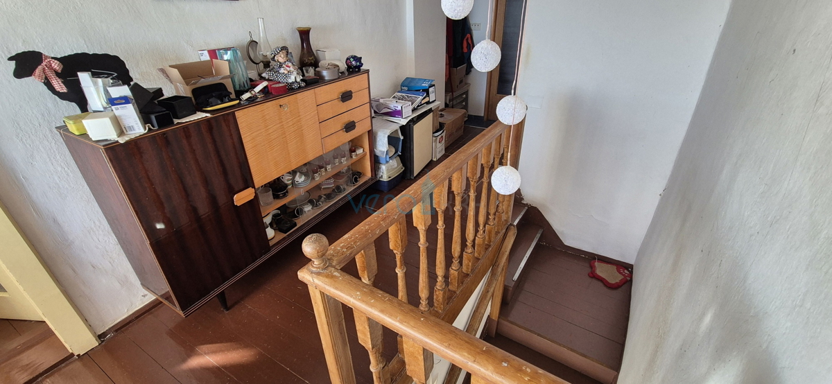 Bakar, Hreljin - casa bifamiliare in pietra, vista mare, giardino 821 m2 + terreno edificabile 876 m2, vendita