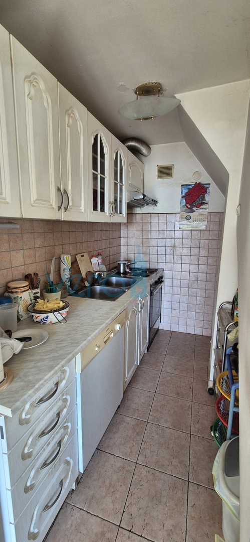 Bakar, Hreljin - casa bifamiliare in pietra, vista mare, giardino 821 m2 + terreno edificabile 876 m2, vendita