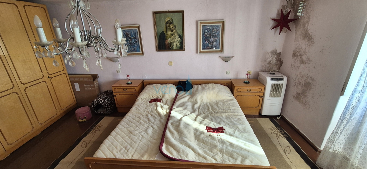 Bakar, Hreljin - casa bifamiliare in pietra, vista mare, giardino 821 m2 + terreno edificabile 876 m2, vendita