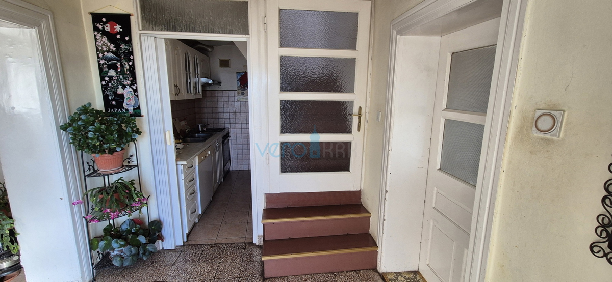 Bakar, Hreljin - casa bifamiliare in pietra, vista mare, giardino 821 m2 + terreno edificabile 876 m2, vendita