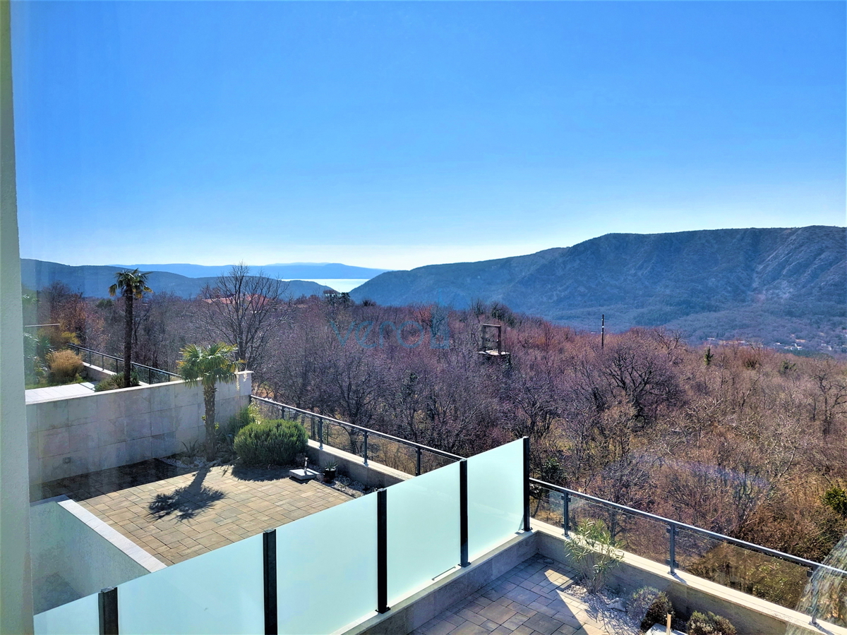 Crikvenica, entroterra - villa urbana con piscina, vendita