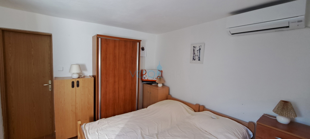 Baia Soline, isola di Krk, tre appartamenti al piano terra, giardino, in vendita