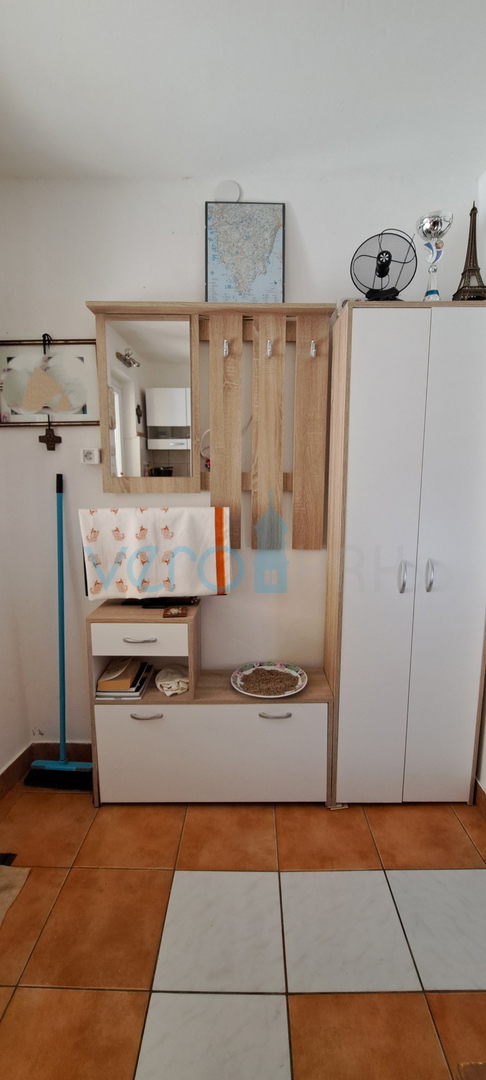 Baia Soline, isola di Krk, tre appartamenti al piano terra, giardino, in vendita