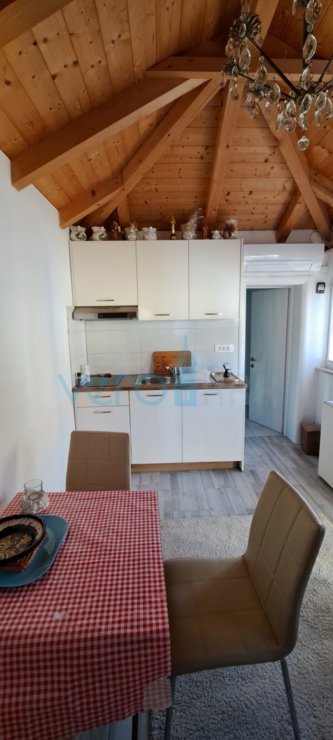 Baia Soline, isola di Krk, tre appartamenti al piano terra, giardino, in vendita