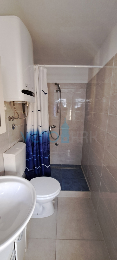 Baia Soline, isola di Krk, tre appartamenti al piano terra, giardino, in vendita