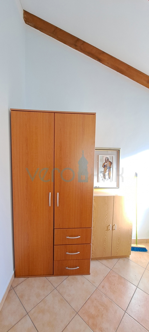 Baia Soline, isola di Krk, tre appartamenti al piano terra, giardino, in vendita