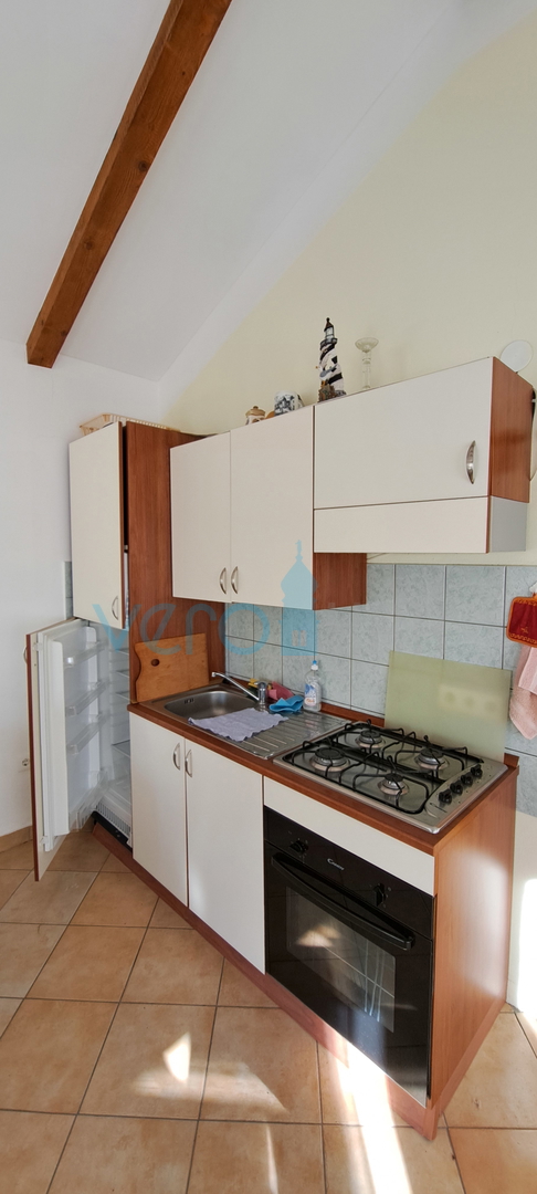 Baia Soline, isola di Krk, tre appartamenti al piano terra, giardino, in vendita