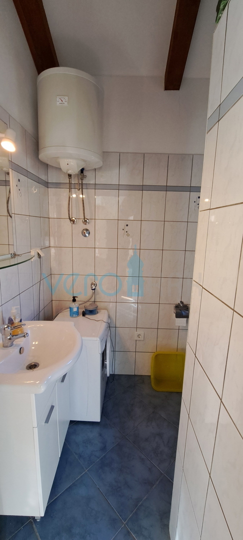 Baia Soline, isola di Krk, tre appartamenti al piano terra, giardino, in vendita