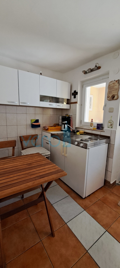 Baia Soline, isola di Krk, tre appartamenti al piano terra, giardino, in vendita