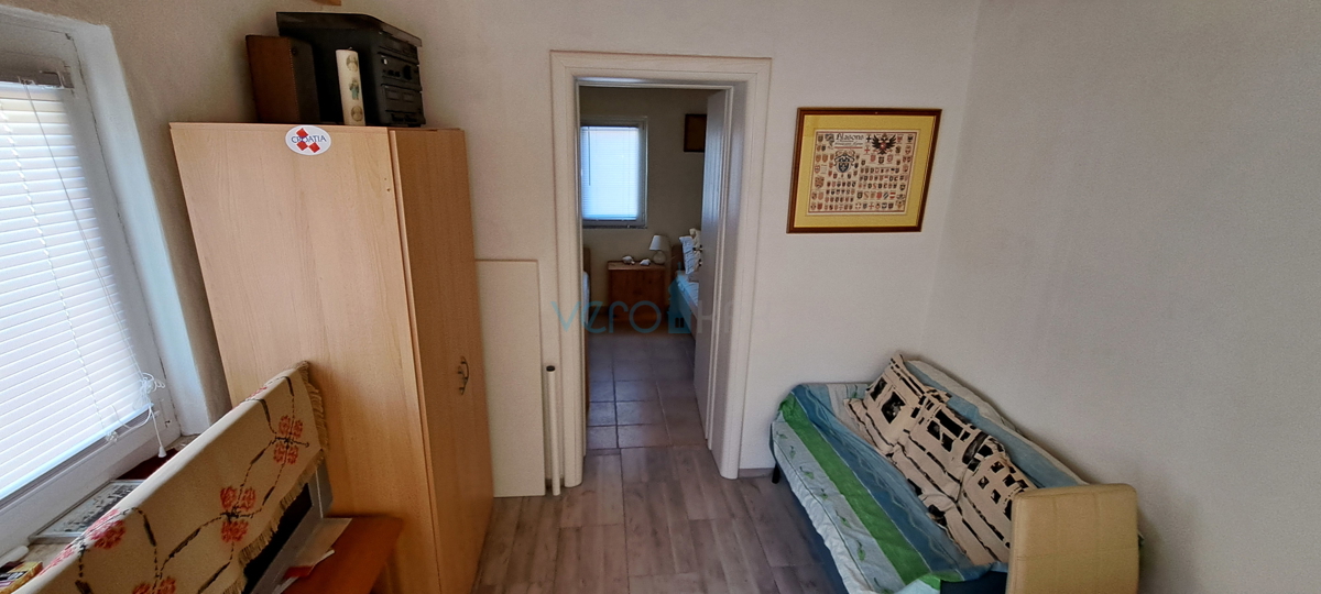 Baia Soline, isola di Krk, tre appartamenti al piano terra, giardino, in vendita