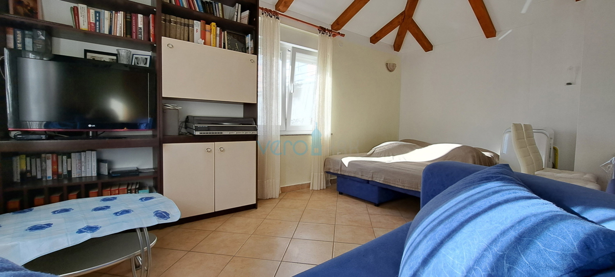 Baia Soline, isola di Krk, tre appartamenti al piano terra, giardino, in vendita