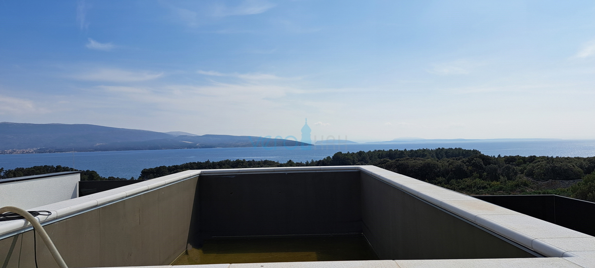Città di Krk, moderno appartamento duplex, piscina sul tetto, terrazza, vista, nuova costruzione, vendita