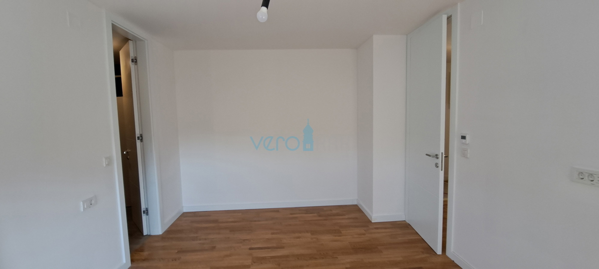 Città di Krk, moderno appartamento duplex, piscina sul tetto, terrazza, vista, nuova costruzione, vendita