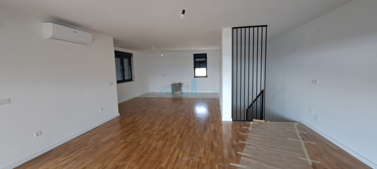 Città di Krk, moderno appartamento duplex, piscina sul tetto, terrazza, vista, nuova costruzione, vendita