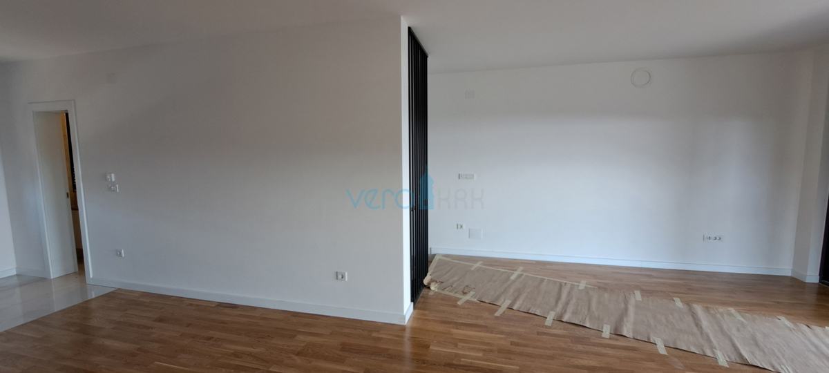 Città di Krk, moderno appartamento duplex, piscina sul tetto, terrazza, vista, nuova costruzione, vendita