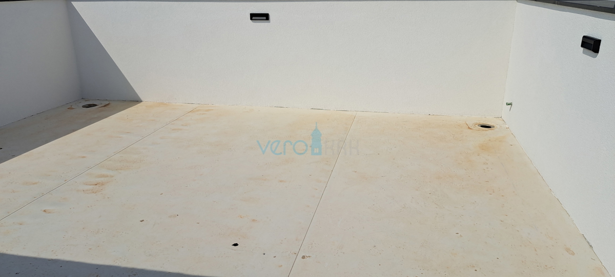 Città di Krk, moderno appartamento duplex, piscina sul tetto, terrazza, vista, nuova costruzione, vendita