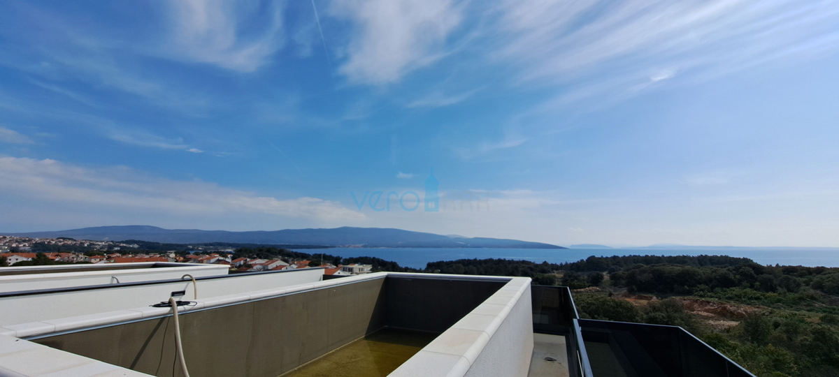 Città di Krk, moderno appartamento duplex, piscina sul tetto, terrazza, vista, nuova costruzione, vendita