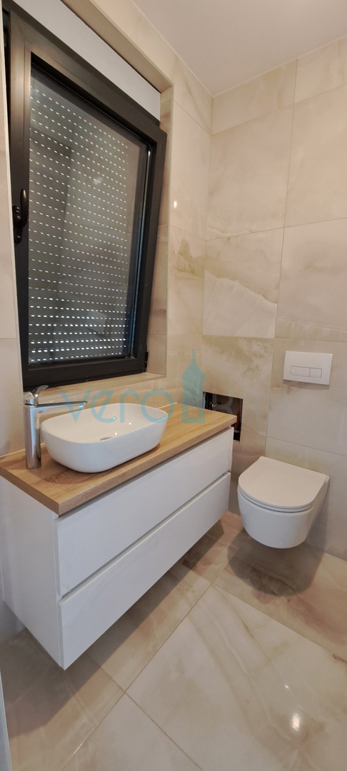 Città di Krk, moderno appartamento duplex, piscina sul tetto, terrazza, vista, nuova costruzione, vendita