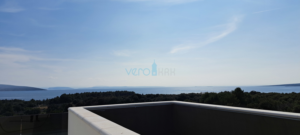 Città di Krk, moderno appartamento duplex, piscina sul tetto, terrazza, vista, nuova costruzione, vendita