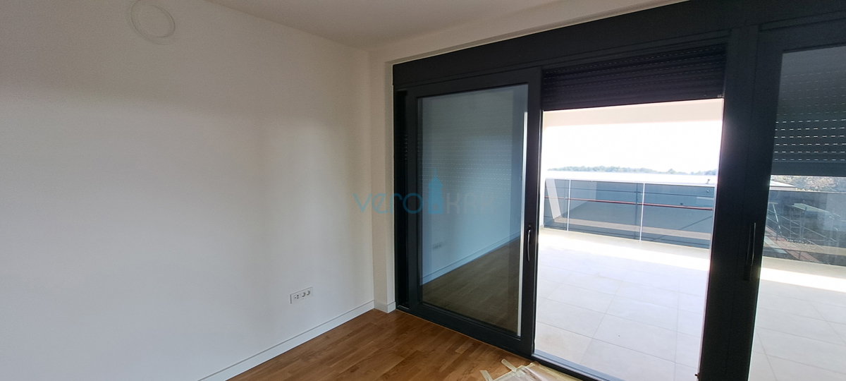 Città di Krk, moderno appartamento duplex, piscina sul tetto, terrazza, vista, nuova costruzione, vendita