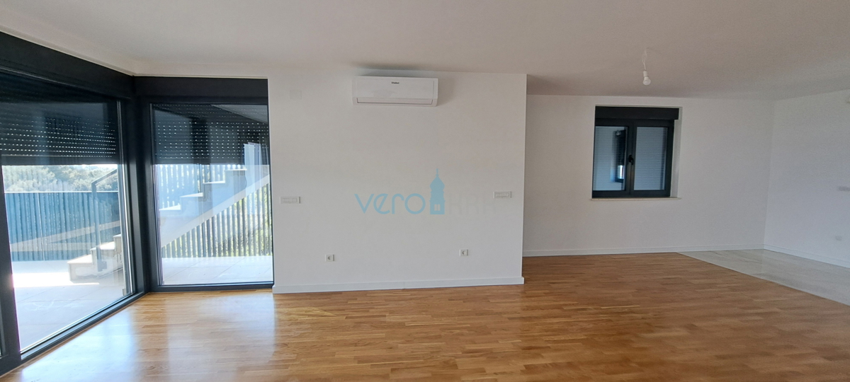 Città di Krk, moderno appartamento duplex, piscina sul tetto, terrazza, vista, nuova costruzione, vendita