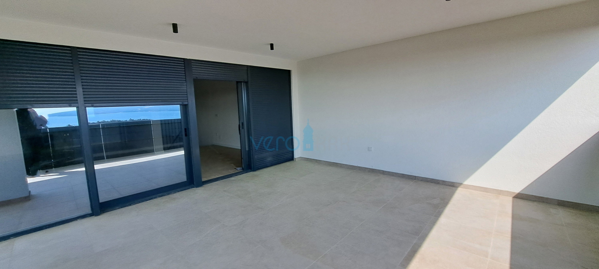 Città di Krk, moderno appartamento duplex, piscina sul tetto, terrazza, vista, nuova costruzione, vendita