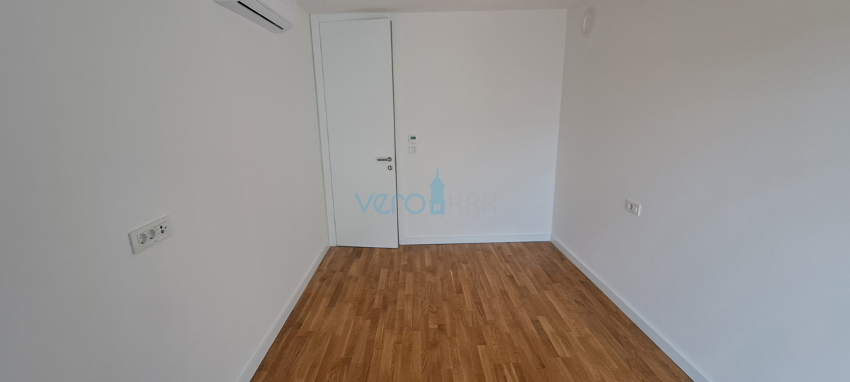 Città di Krk, moderno appartamento duplex, piscina sul tetto, terrazza, vista, nuova costruzione, vendita