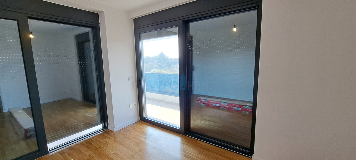 Città di Krk, moderno appartamento duplex, piscina sul tetto, terrazza, vista, nuova costruzione, vendita