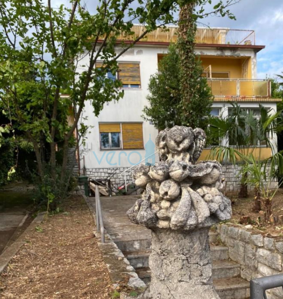 Crikvenica, Centro, Casa indipendente per investimento, seconda fila dal mare, vista, parcheggio, vendita