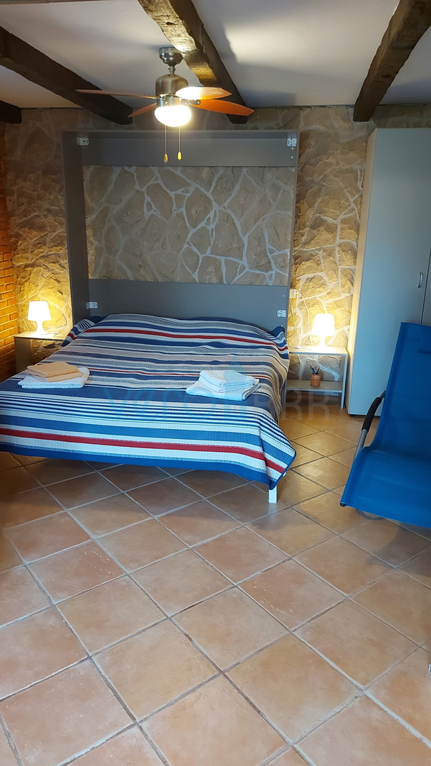 Isola di Krk, Omišalj, Casa indipendente con 4 appartamenti, giardino e vista, a 100 m dalla spiaggia, in vendita