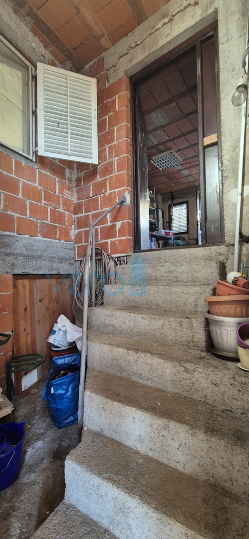 Bakar, Hreljin, Villa indipendente con due appartamenti, giardino e vista mare, in vendita