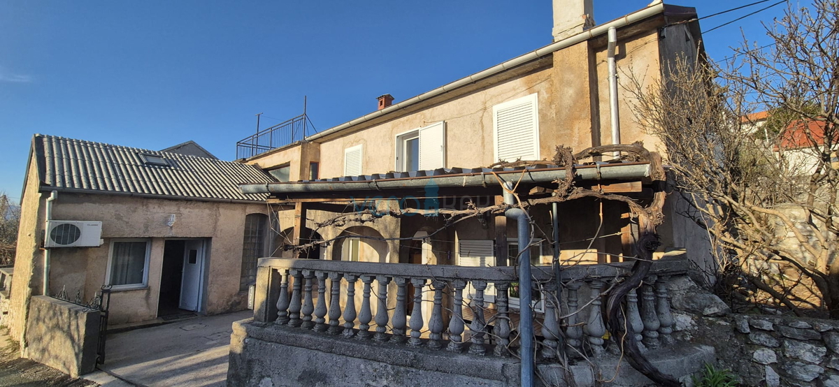 Bakar, Hreljin, Villa indipendente con due appartamenti, giardino e vista mare, in vendita