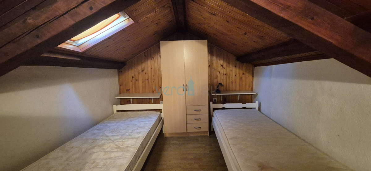 Bakar, Hreljin, Villa indipendente con due appartamenti, giardino e vista mare, in vendita