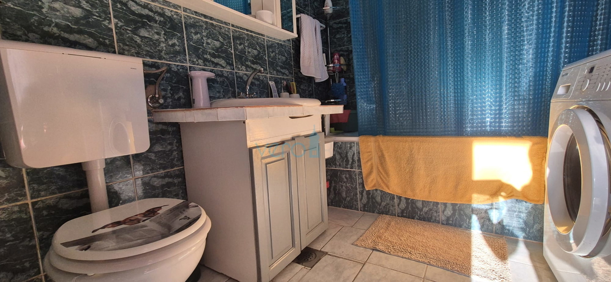 Bakar, Hreljin, Villa indipendente con due appartamenti, giardino e vista mare, in vendita