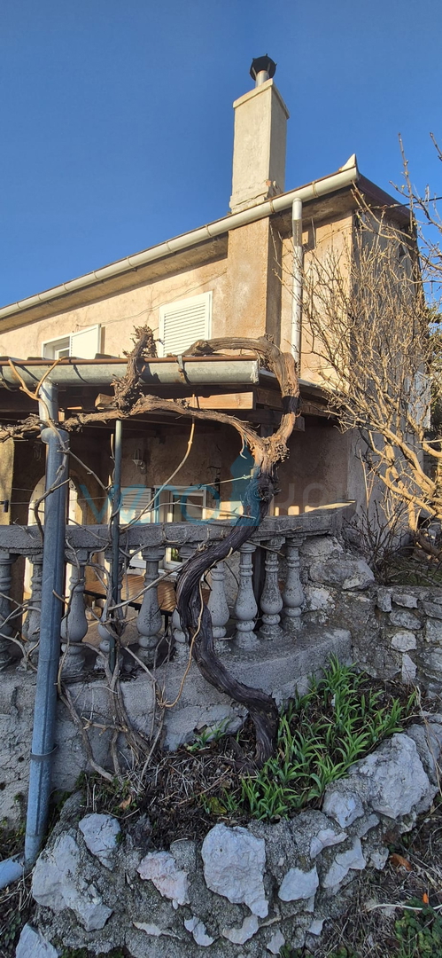 Bakar, Hreljin, Villa indipendente con due appartamenti, giardino e vista mare, in vendita