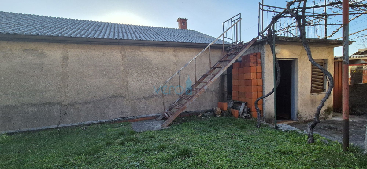 Bakar, Hreljin, Villa indipendente con due appartamenti, giardino e vista mare, in vendita