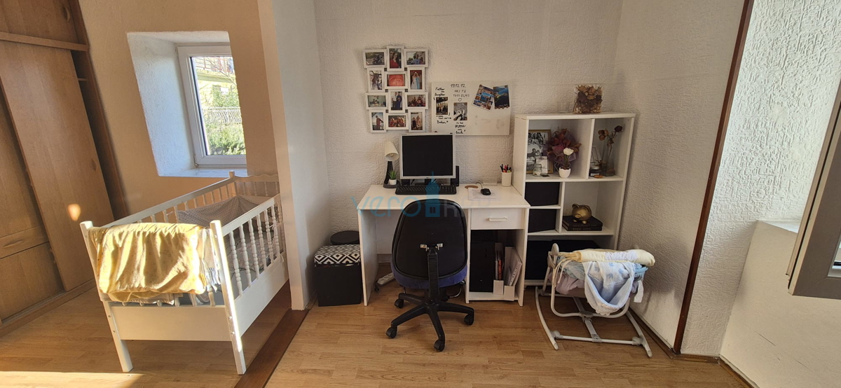 Bakar, Hreljin, Villa indipendente con due appartamenti, giardino e vista mare, in vendita