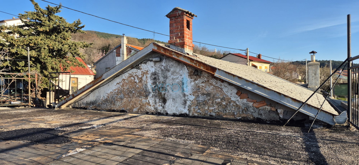 Bakar, Hreljin, Villa indipendente con due appartamenti, giardino e vista mare, in vendita
