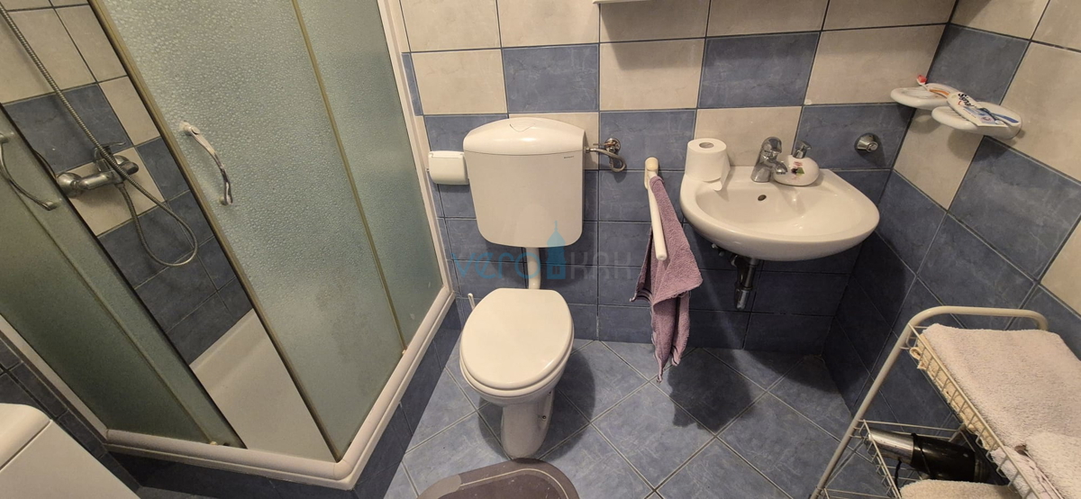 Bakar, Hreljin, Villa indipendente con due appartamenti, giardino e vista mare, in vendita