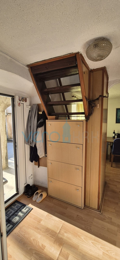 Bakar, Hreljin, Villa indipendente con due appartamenti, giardino e vista mare, in vendita