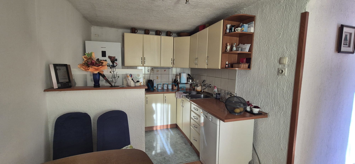 Bakar, Hreljin, Villa indipendente con due appartamenti, giardino e vista mare, in vendita