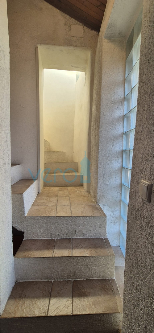 Bakar, Hreljin, Villa indipendente con due appartamenti, giardino e vista mare, in vendita