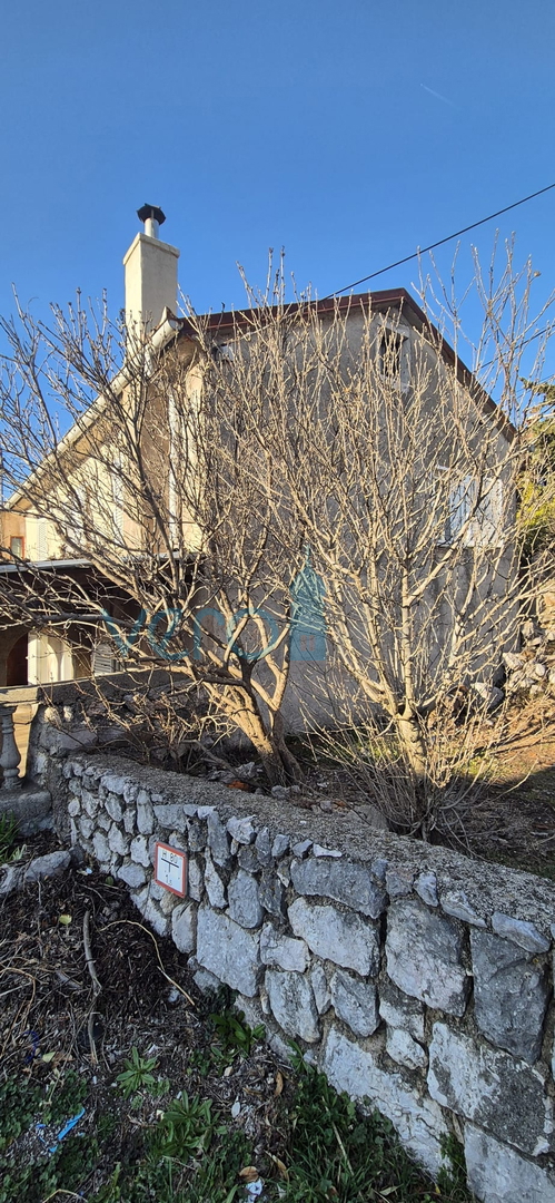 Bakar, Hreljin, Villa indipendente con due appartamenti, giardino e vista mare, in vendita