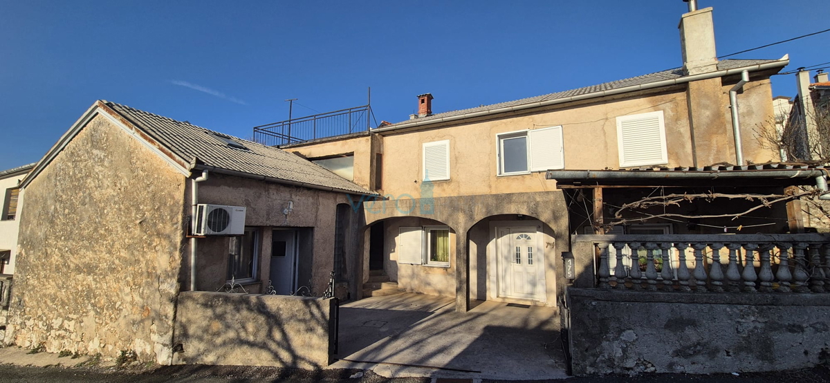 Bakar, Hreljin, Villa indipendente con due appartamenti, giardino e vista mare, in vendita