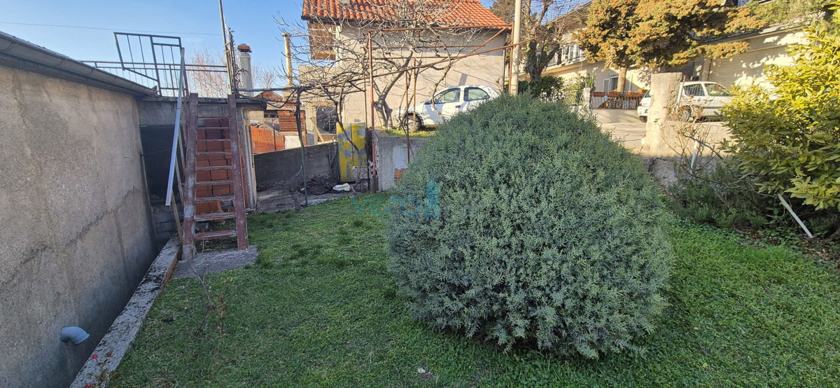 Bakar, Hreljin, Villa indipendente con due appartamenti, giardino e vista mare, in vendita