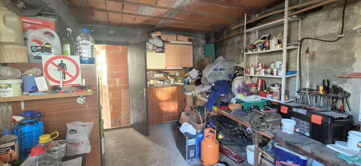 Bakar, Hreljin, Villa indipendente con due appartamenti, giardino e vista mare, in vendita