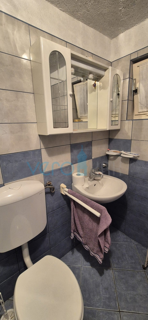 Bakar, Hreljin, Villa indipendente con due appartamenti, giardino e vista mare, in vendita